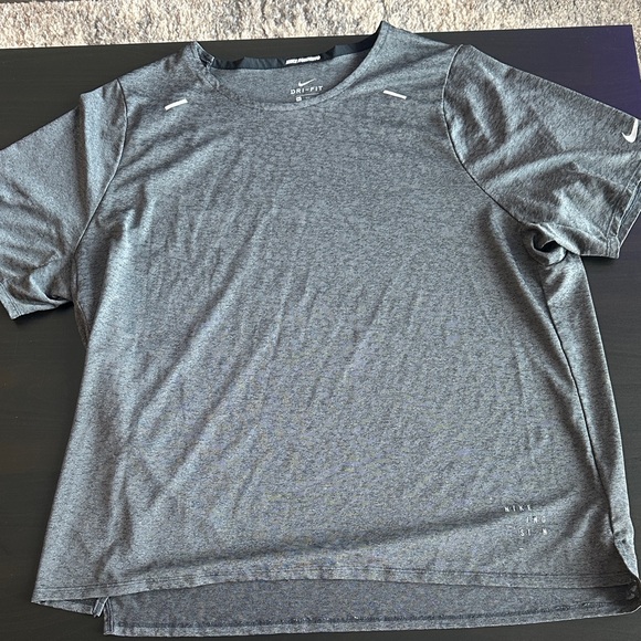 Nike Men's Gray Short Sleeve Tee - Picture 1 of 2